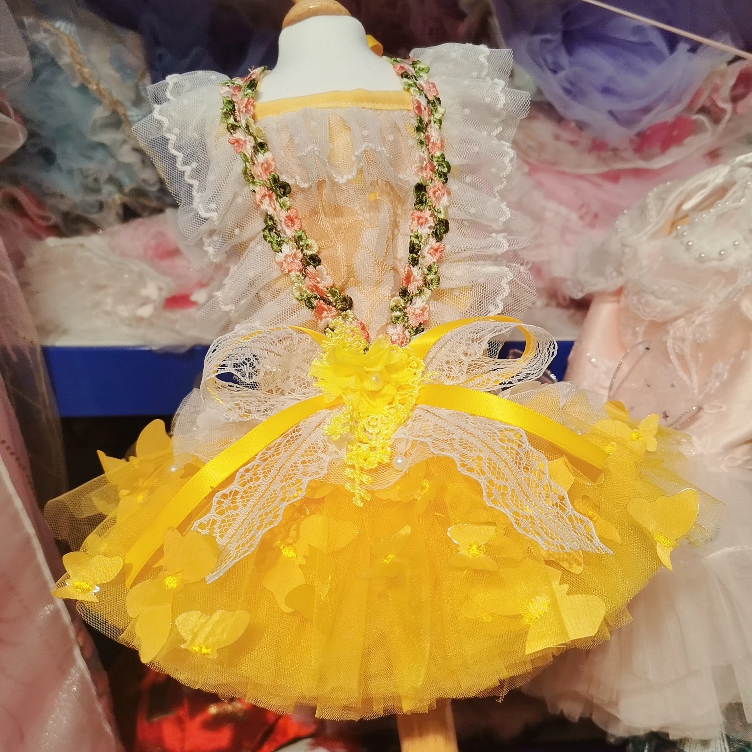 

Trendy Puppy Dog Skirts Costumes Handmade Flower Decor Yellow Lace Bow Tutu Dresses For Small Medium Dog Chihuahua Pet Clothes