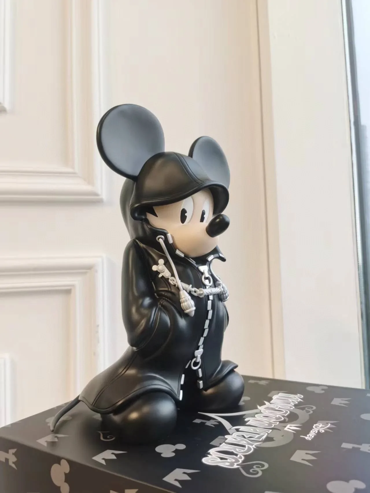 35cm Disney Anime King Mickey Mouse Action Figure Resin