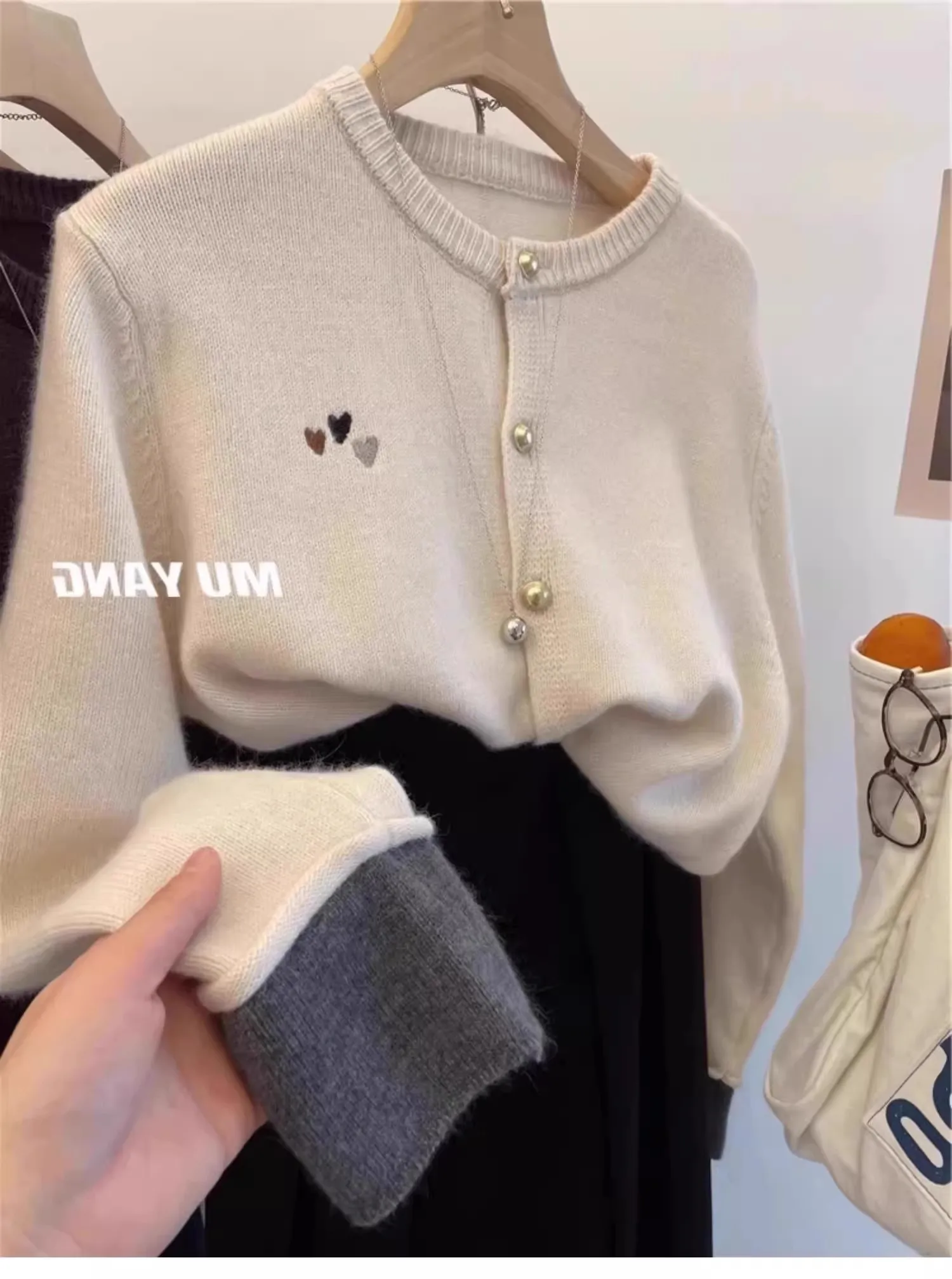 2024 Autumn and winter Cashmere Cardigan sweater Women O-Neck pullover Cashmere Cardigan knitted soft fashion warm Women 4