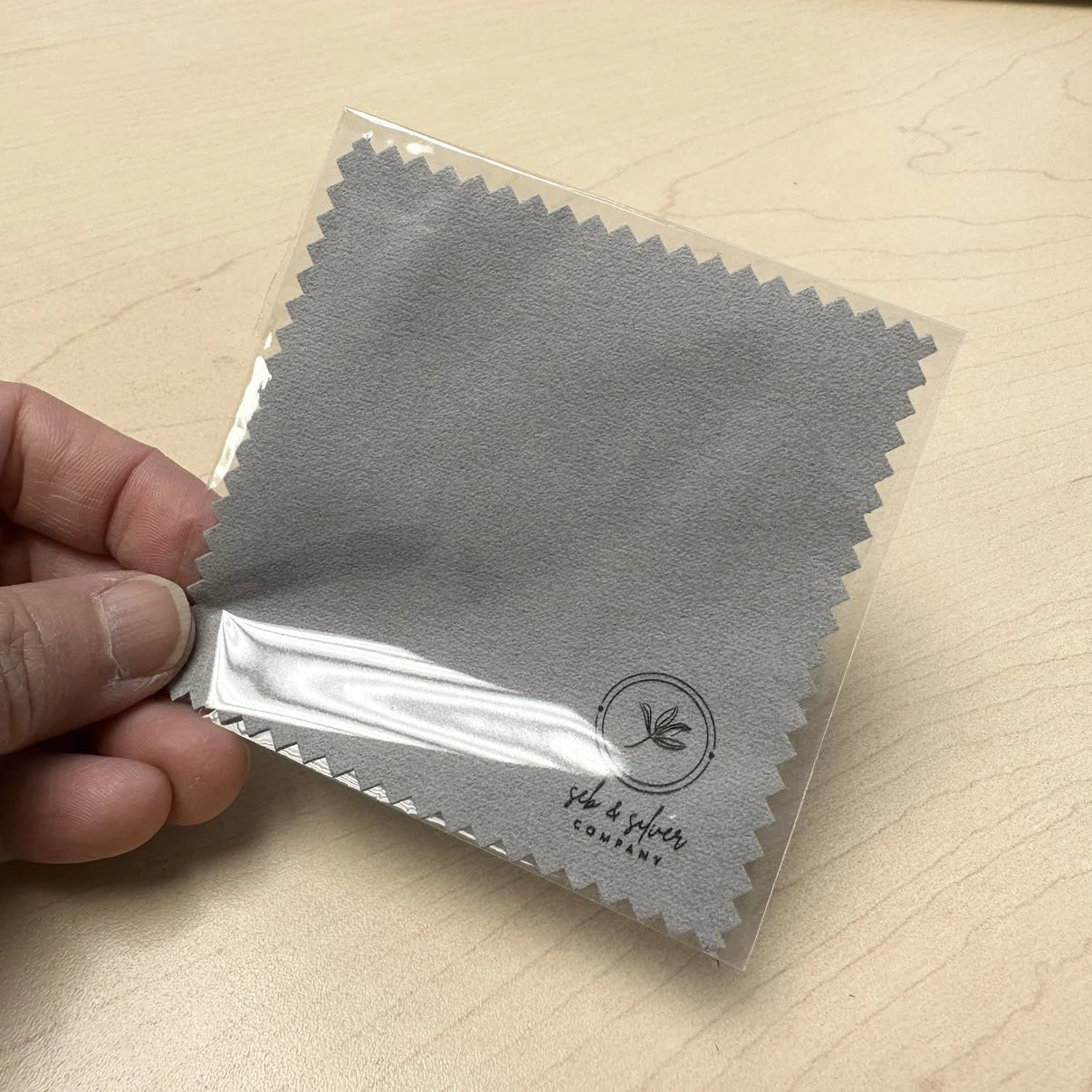 폴리싱 천 5*5cm 맞춤 로고 오프화이트 스웨이드 금색 및 은색 목걸이 보석 천 엠보싱 금색 100개