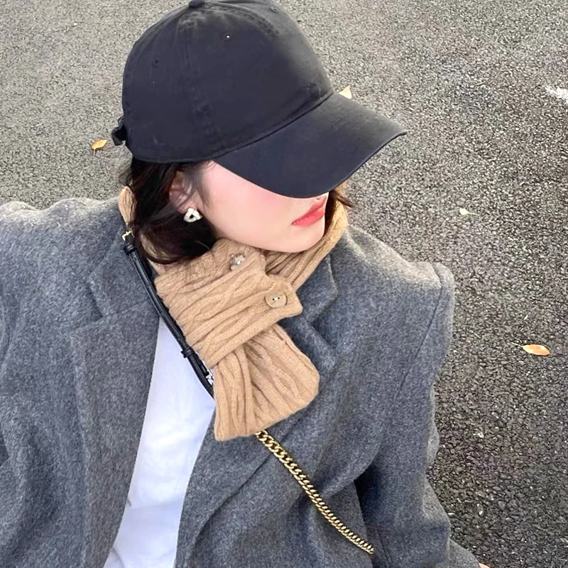 Рисунок 2 - Однотонный Мягкий Вязаный крючком шарф на пуговицах