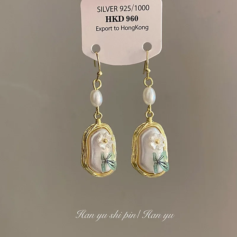 

New French Vintage Butterfly Flower Earrings Fashionable Baroque Pearl Earrings Exquisite Hong Kong Style Earrings For Women