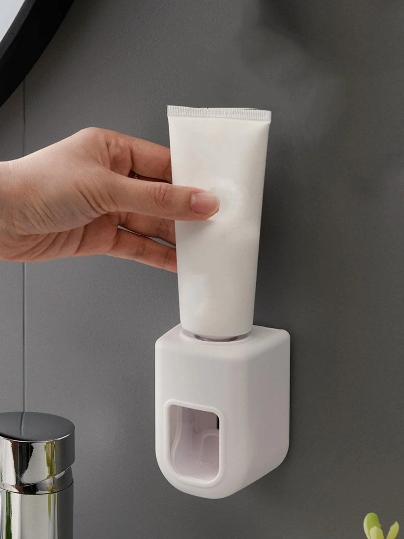 1PC Automatic Toothpaste Squeezer Bathroom Toilet Wall No Punching Quantitative Extrusion Simple Lazy Toothpaste Holder
