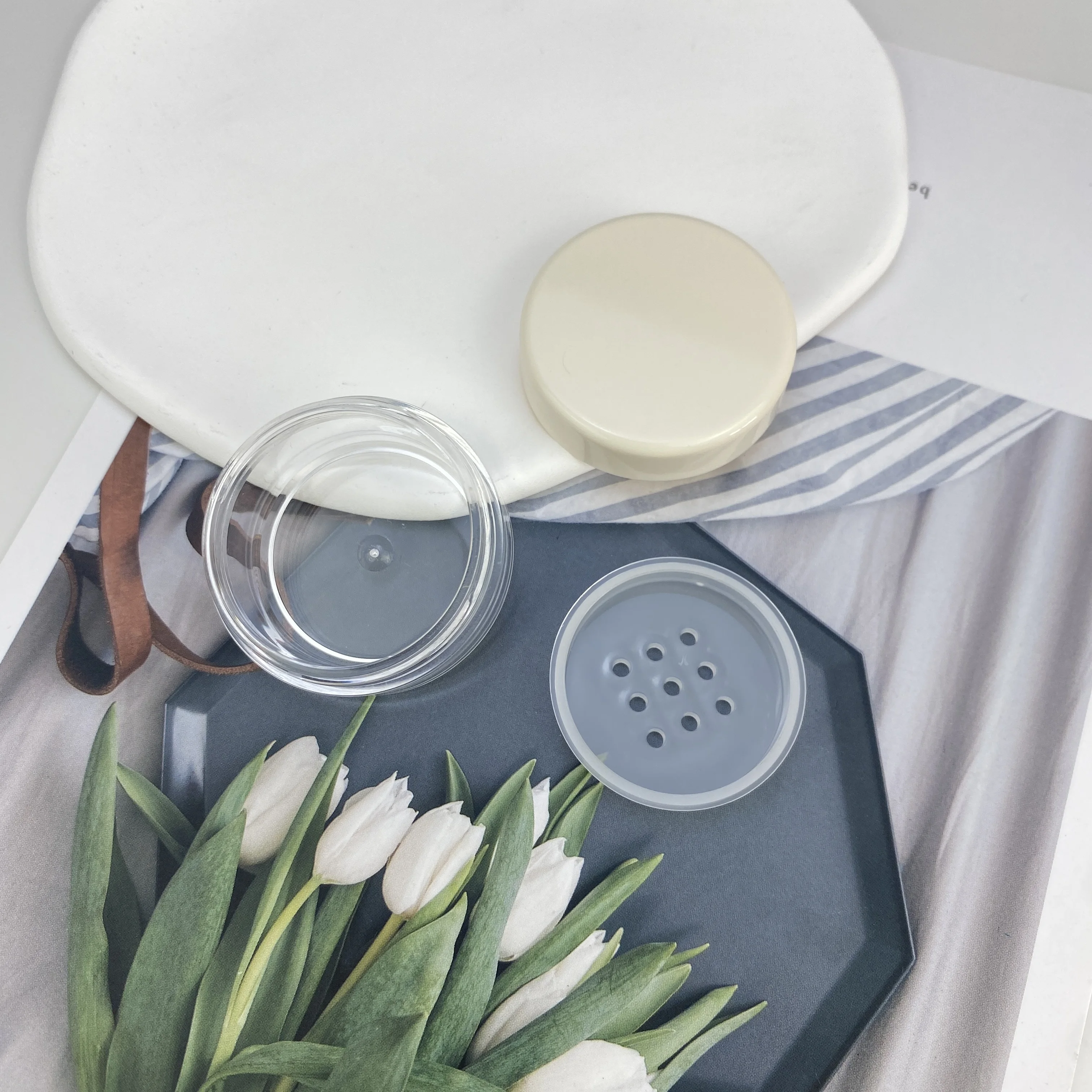 2g mini loose powder dispenser box makeup puff box with sieve travel compact portable not easy to leak powder 5