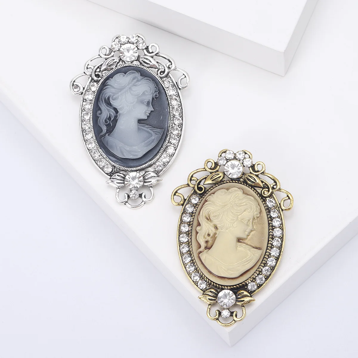Broche Vintage Plaquée Or élégante - Occasion Bon état