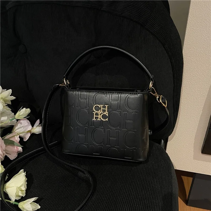 Borsa Tote Spaziosa per Donne in Vera Pelle, Qualità di Marca di Lusso, Collaborazione di Designer Famosi, Accessorio Elegante - immagine 4