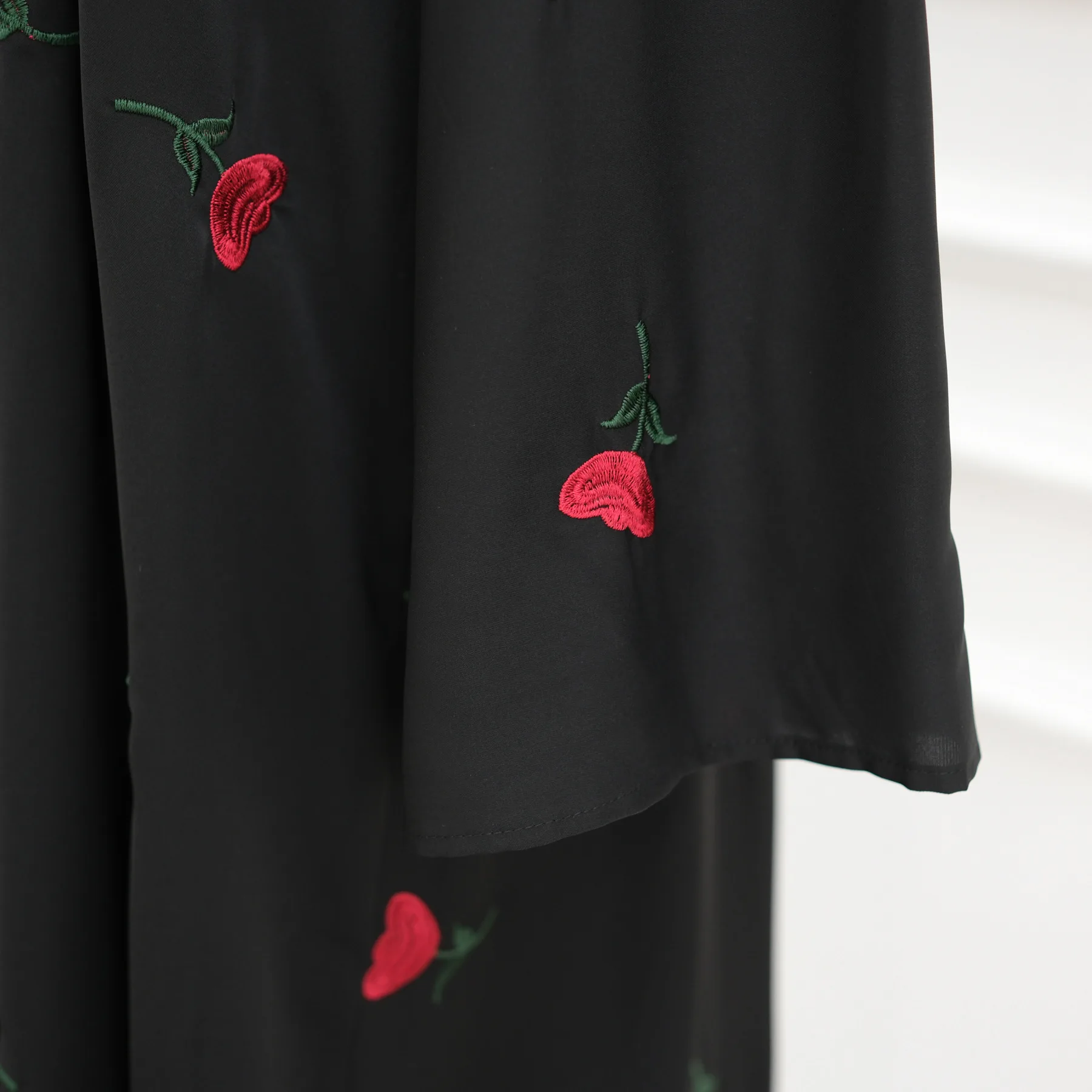 سترة مطرزة بالزهور في الشرق الأوسط للنساء المسلمات عيد دبي فستان عباية متواضع مع حجاب إسلامي جلابية تركية