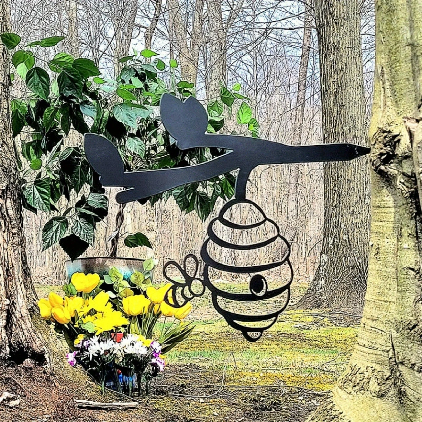 Metal Beehive Garden Stake-Art Deco Style Animal Theme Decor, Honey Bee Yard Art, Outdoor Lawn Ornament, Nature-Inspired Gift