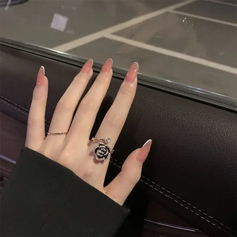 Ring Jewelry Korean Black Rose Shaped Metal Opening Rings for Woman Girls Fashion Luxury Zircon Adjustable Index Finger Rings Party
