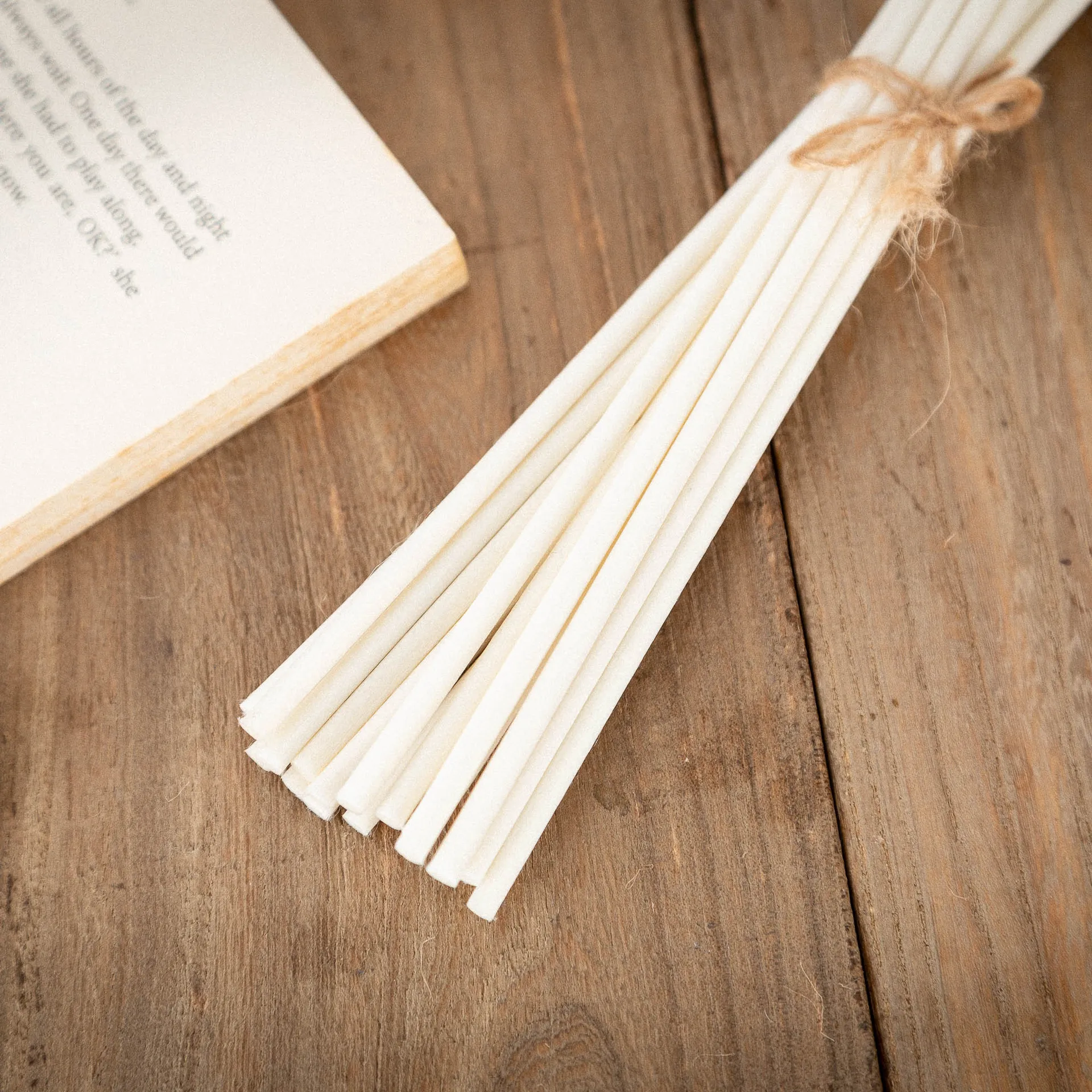 White Fiber Rattan Sticks for Reed Diffuser, Essential Oil Diffuser Sticks, 5/4/3mm x L25 cm, 23 cm, 24 22cm, 100Pcs