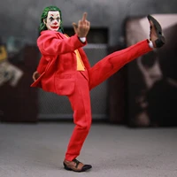 ⁦مجسم شخصية الجوكر (إصدار خواكين فينيكس) بملابس قماشية ومفاصل متحركة بطول 15 سم |  DC The Joker (Joaquin Phoenix) 1:12 Scale Action Figure with Fabric Clothing 15cm⁩ - الصورة ⁦2⁩