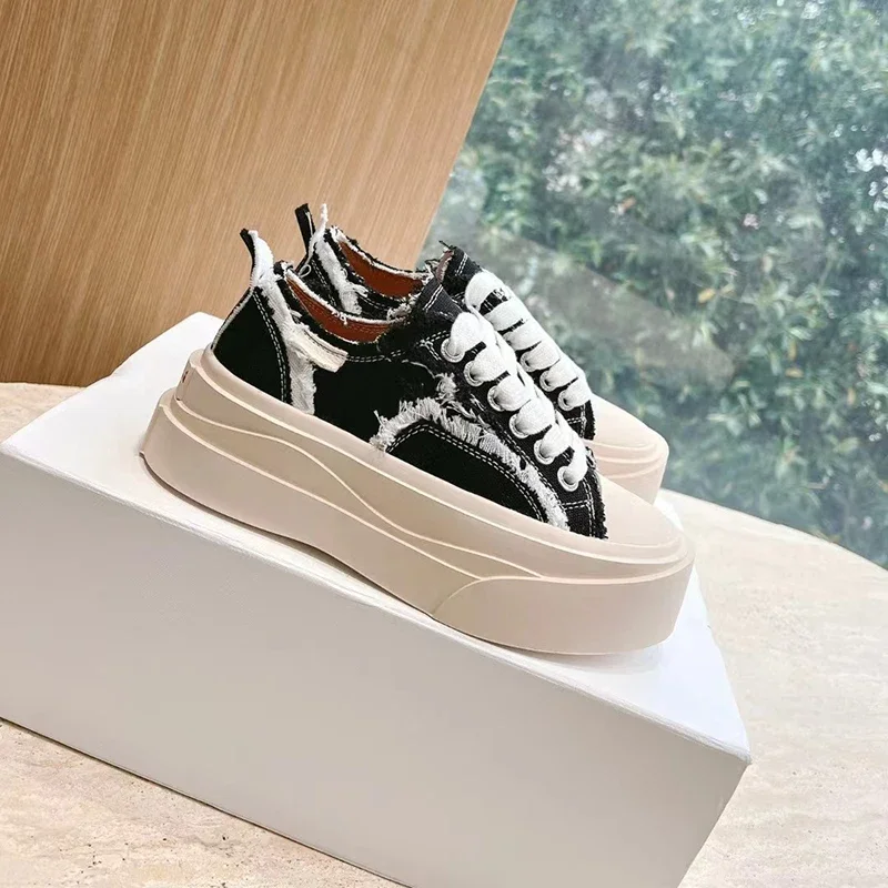 

Canvas Lace Up Round Toe Casual Shoes Shallow Concise Rubber Shoes For Women Men Black White Thick Sole Comform Platform 2023