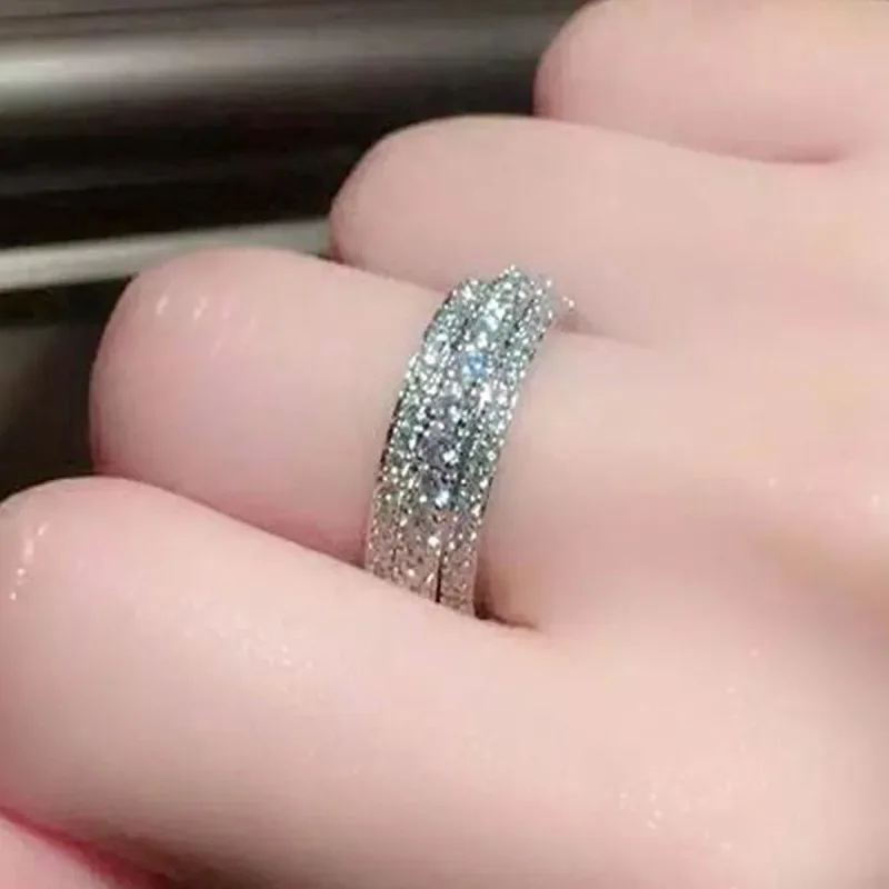 Fashion Silver Color Full Paved Dazzling Cubic Zirconia Rings for Women High Quality Light Luxury Metal Inlaid White Stones Ring
