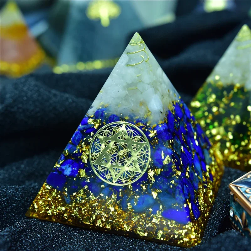 Orgonite Pyramid Sahasrara Chakra Aura White Crystal Lapis Resin Crafts Yoga Healing Orgon Pyramid Jewelry Home Decor Ornament tumbeelluwa 1set 8pcs chakra healing crystals heart love carved palm worry stones reiki meditation balancing home decor 1 1