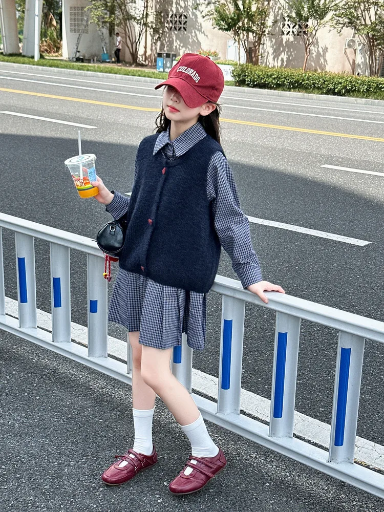2025년 가을 여아 조끼 신상 한국 패션 프레피 캐주얼 데일리 단색 니트 민소매 베스트 싱글 버튼