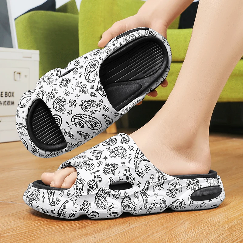 

2023 Men Women Slippers Thick EVA Sole Light Comfortable Anti-Slip Stepping on Shit Feeling Slippers Men 44-45 Zapatos