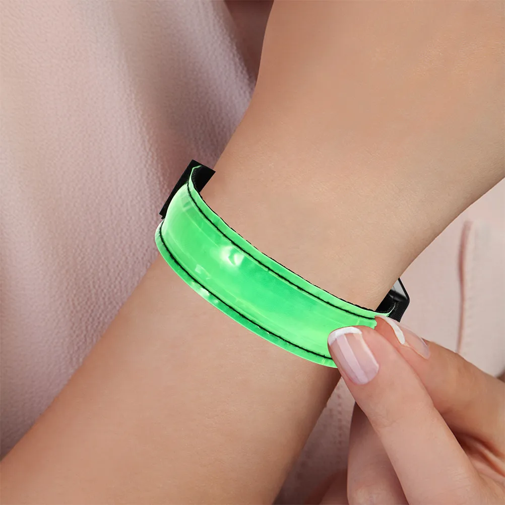 4Pcs 야간 달리기 반사 완장 고급 조절 가능 LED 빛나는 스포츠 손목 밴드 러닝 안전 장비 충전식 야간