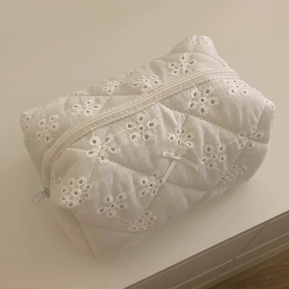 Elegant White Lace Makeup Bag, Quilted Bridal Cosmetic Pouch with Floral Embroidery Bow, Women's Travel Toiletry Gift cosmetic