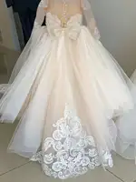 Robe de fille de fleur avec broderie de dentelle et robe de train traînante pour enfants à manches longues en tulle 4