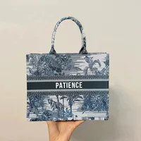 Small Size Luxury Design Canvas Letters Tote  Mommy Bags For Lady Fashion Exquisite Shopper Bag Women's Custom Printing Handbag 3