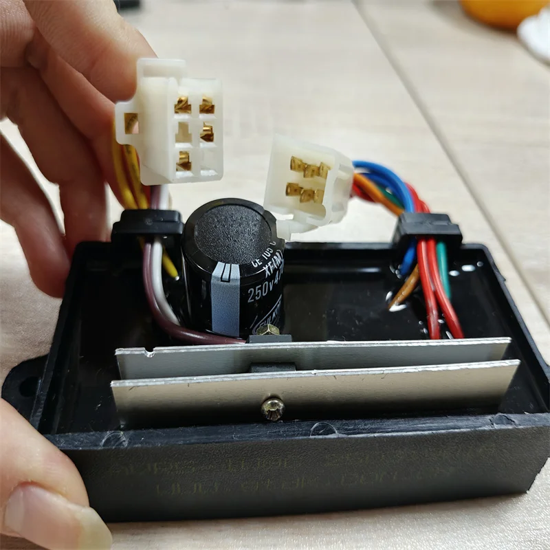 AVR5-1W8C 5KW 발전기 용접기 이중 목적 자동 전압 조정기 AVR 안정화 보드