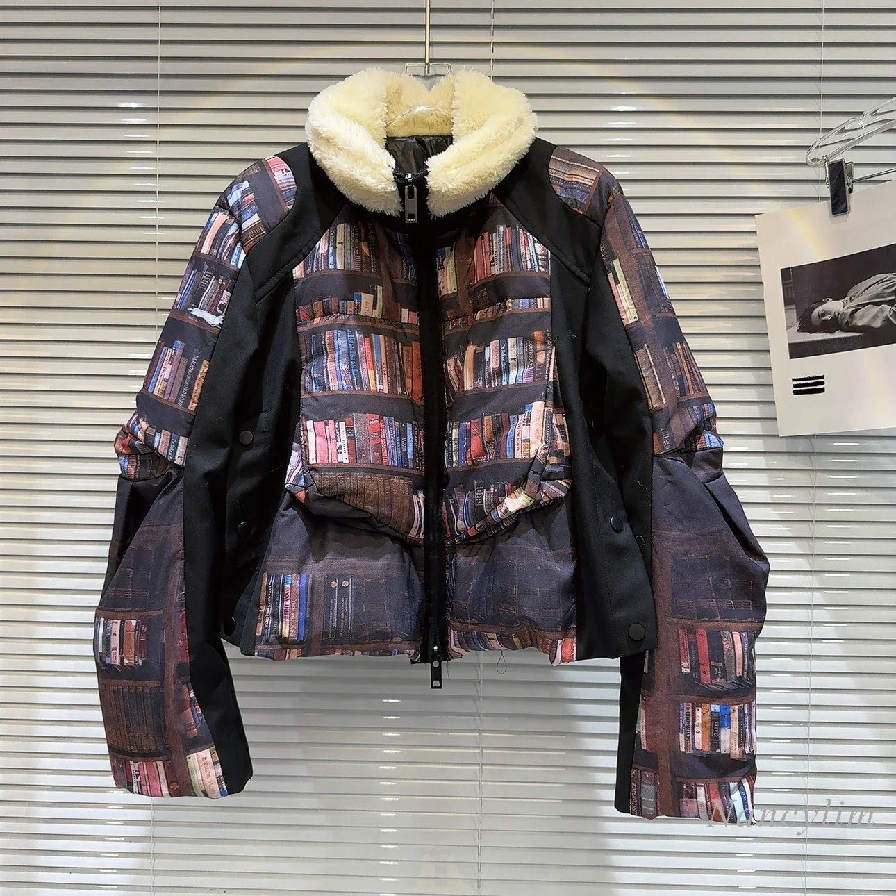 

2023 Winter Duck Down Liner Jacket Women New Bookshelf Printing Picture Fleece Collar Side Button Warm Coat Lady Street Outwears