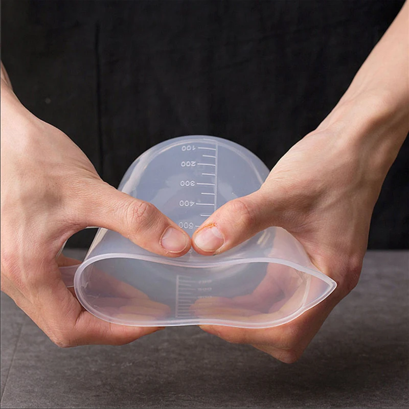 Clear Plastic Graduated Measuring Cups for Precise Liquid Measurement