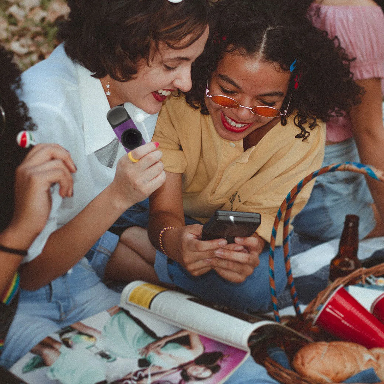

1 Set Plastic Kazoo Musical Instrument Ukulele Companion Small Kazoo with Lanyard