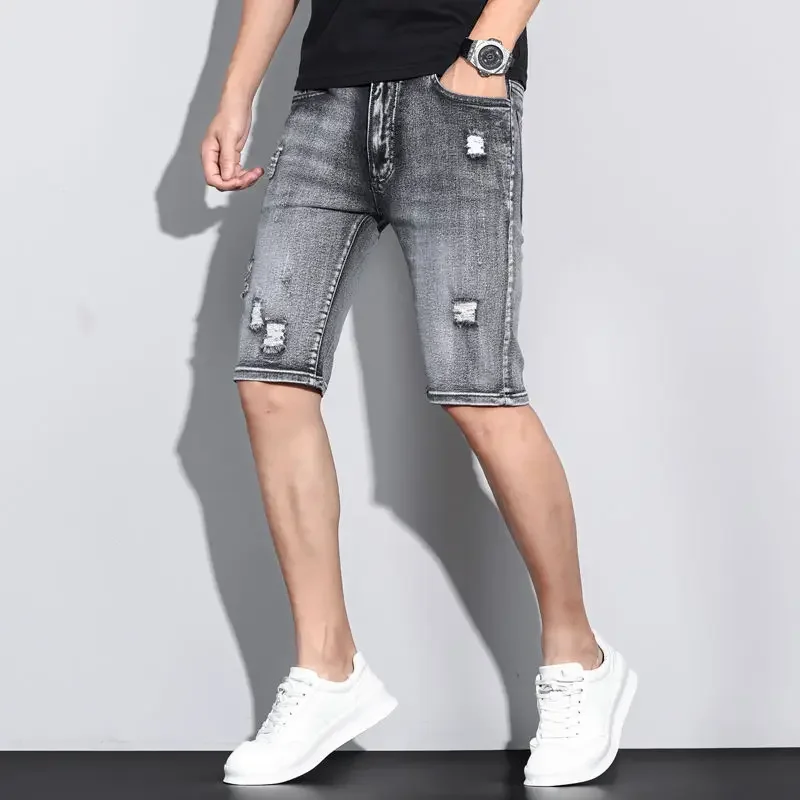thumbnail image 1 of Pantalones cortos de mezclilla para hombre con bolsillos, pantalones vaqueros cortos rasgados grises para hombre, pantalones vaqueros retro originales Y2k, venta desgastada, novedad de vaquero en, 1 of 4