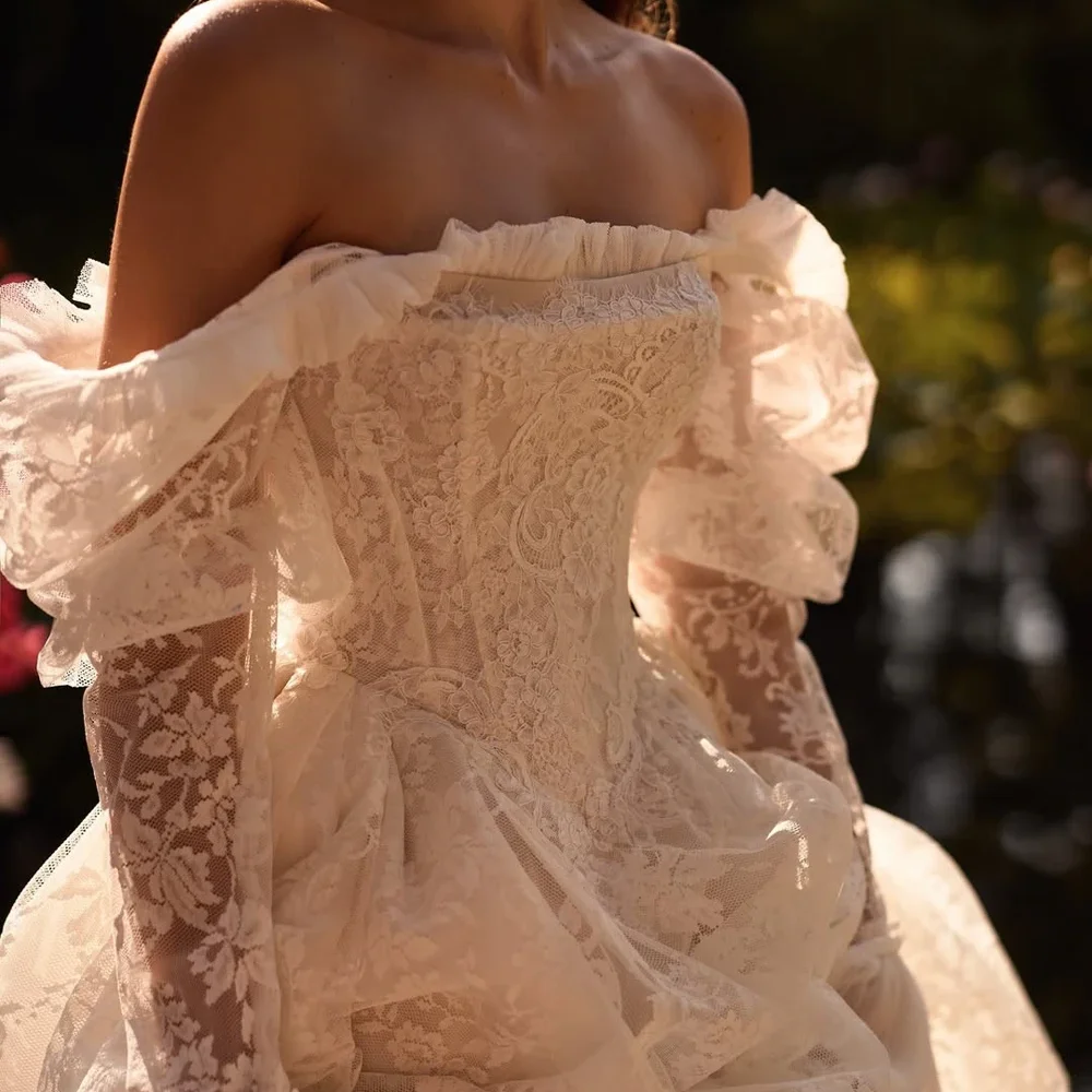 Elegant Off Shoulder Lace Appliquins Pleat A-Line Bride Wedding Dresses Bridal Gowns Customized