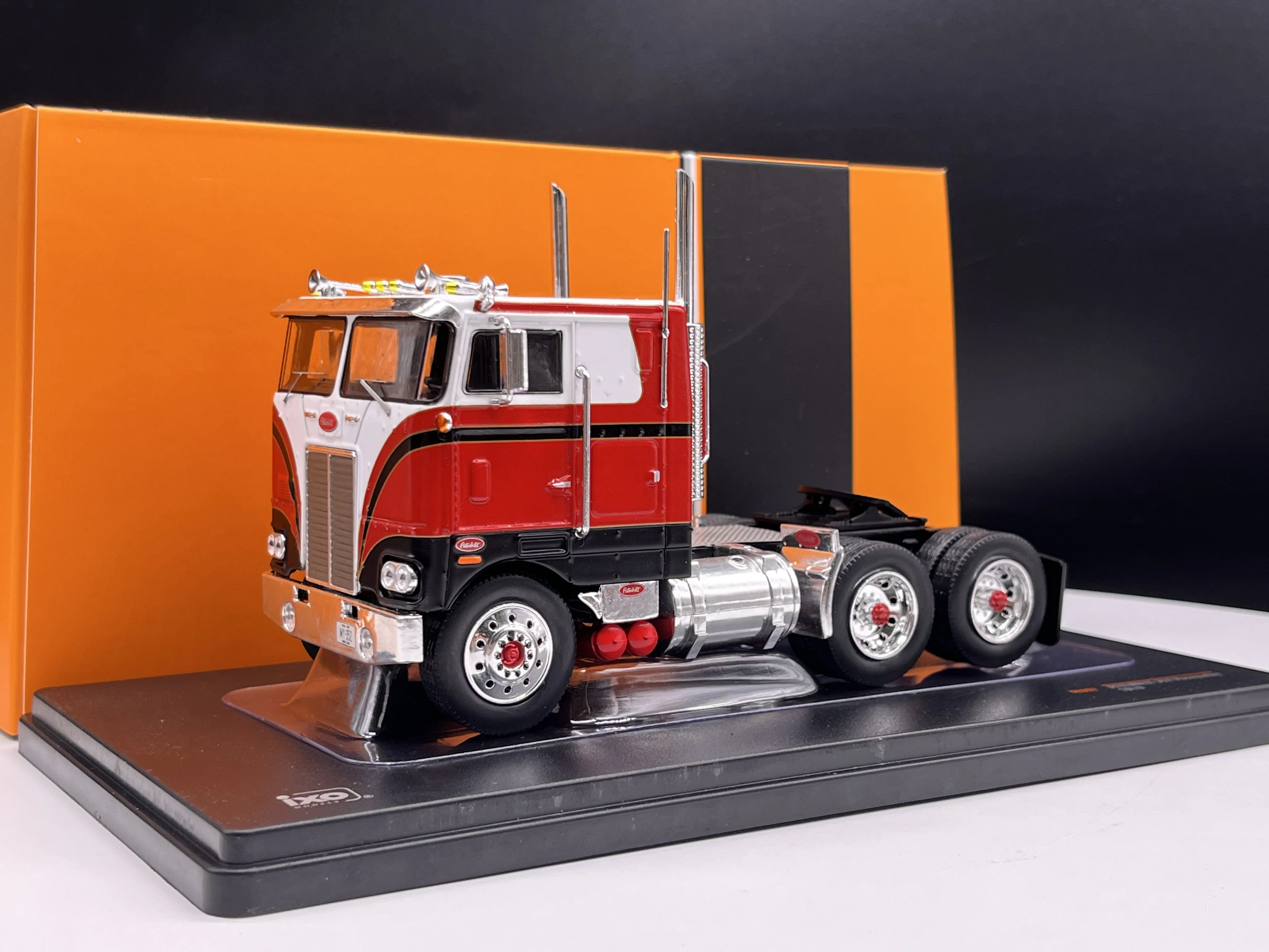 Diecast Alloy 1:43 Scale Trailer Truck Head Peterbilt 352 Traction Head  Transporter Vehicle Truck Model Toy Collection