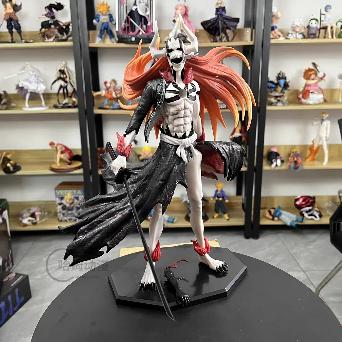Figura hueca de Ichigo grande 32 cm Deluxe Base Ver. Horned Ichigo
