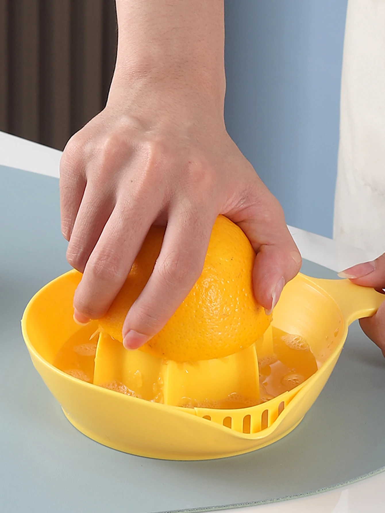 Manual Portable Lemon Squeezer Orange Juice Squeezer fruit juicer lemon squeezer juice accessories High Juice Yield Plastic Fruit Tool Multifunction Kitchen Accessories