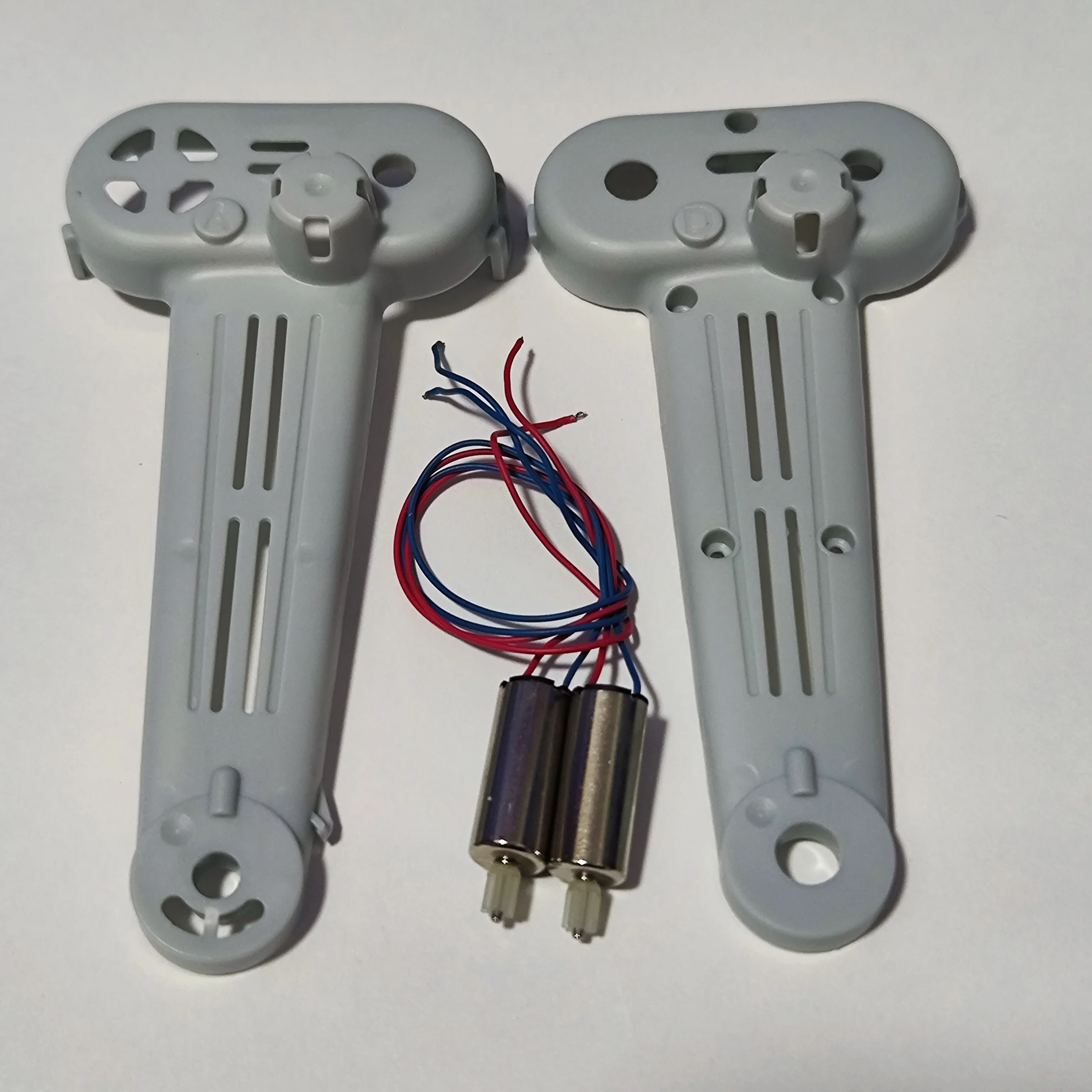 

Новинка, запасные части для складного радиоуправляемого дрона X60W, верхняя часть, нижняя часть, крышка ручки, корпус с 2 шт., красный, синий провод, Двигатели двигателя для X60