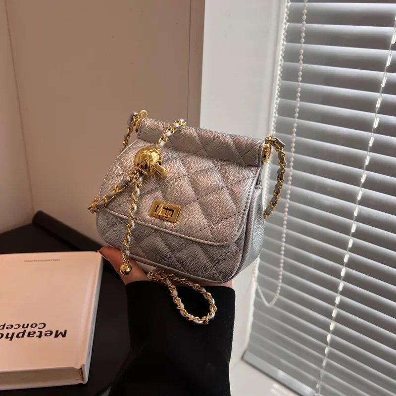 Niche Advanced Texture Women's 2024 New Solid Color Diamond Chain Commuting Large Fashion All-Match Shoulder Bag