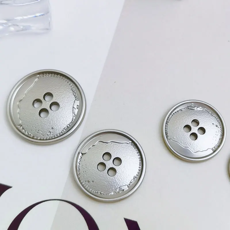 금속 4홀 버튼 10개 15/18/23mm 다양한 크기 바느질 공예용 단추 의류 DIY 의류 액세서리 신상품