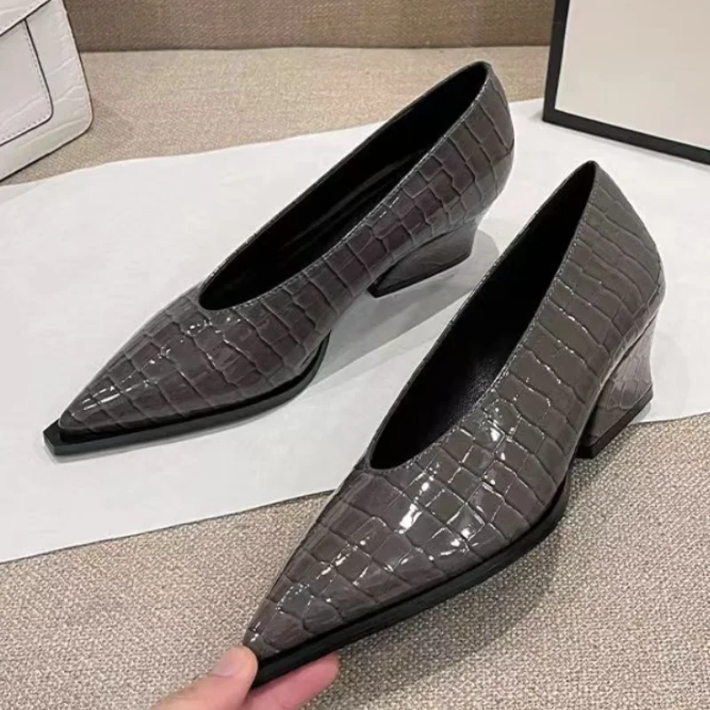 Fashionable Crocodile Leather Office Shoes 2024 Women's Simple Patent Leather Shallow High Heels Pointed Toe Women's High Heels 4
