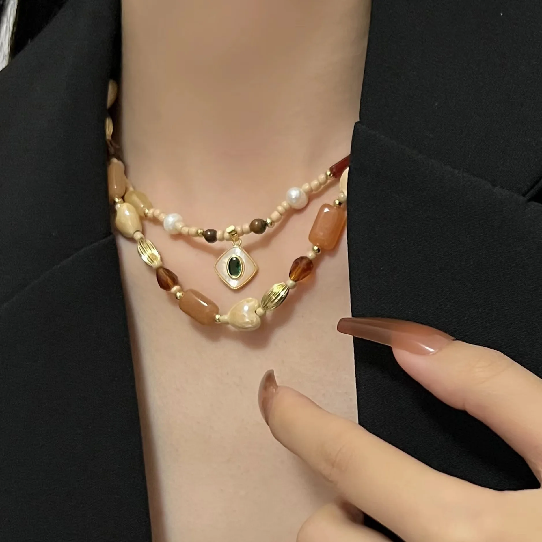 

Chinese Vintage Beaded Necklace for Women In Autumn and Winter
