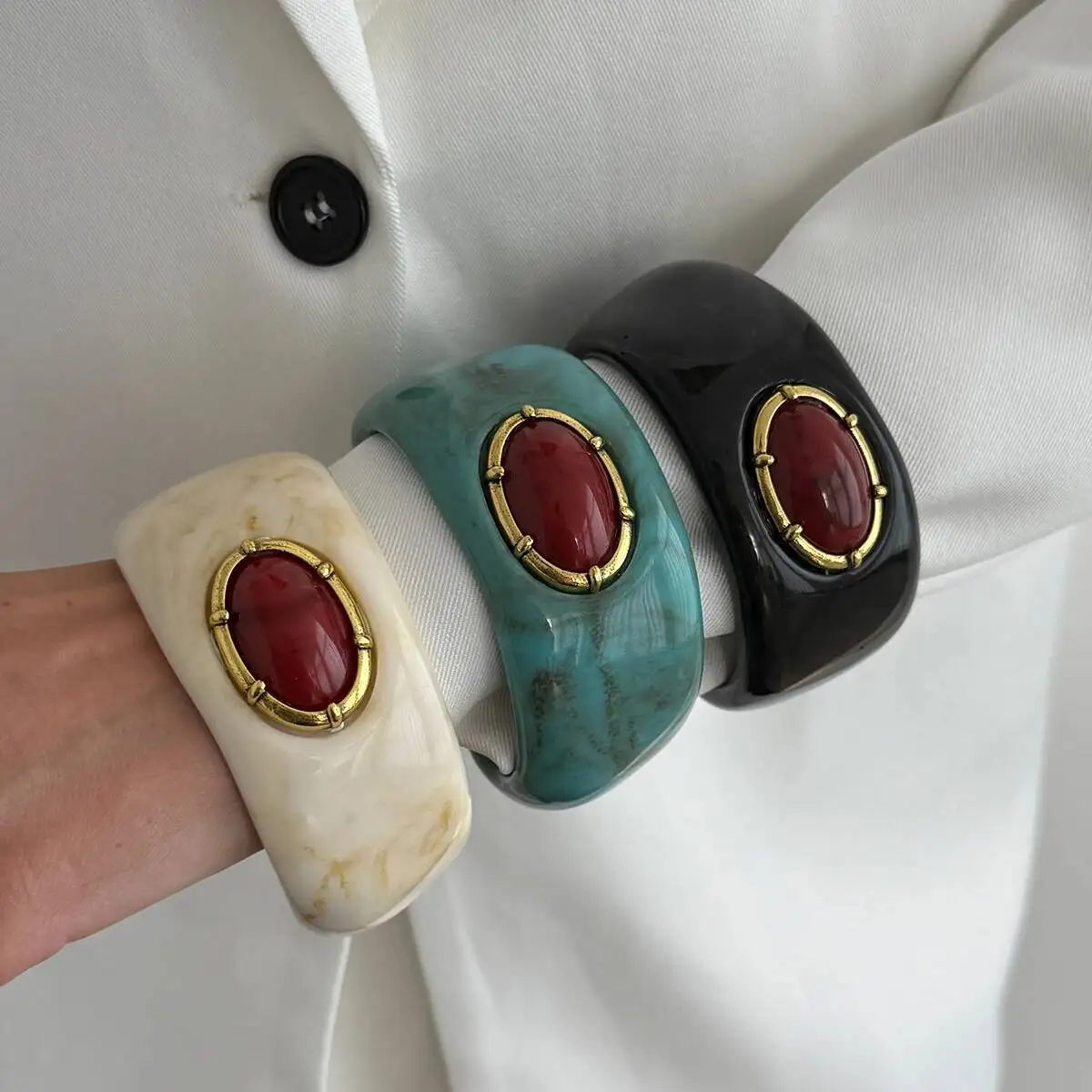 Salircon Vintage Übertriebenes Armband mit Einlage aus Rotem Stein, Harz und Acryl, Punk-Geometrischer Chunky Wide Cuff Armreif für Damen – Detail 2