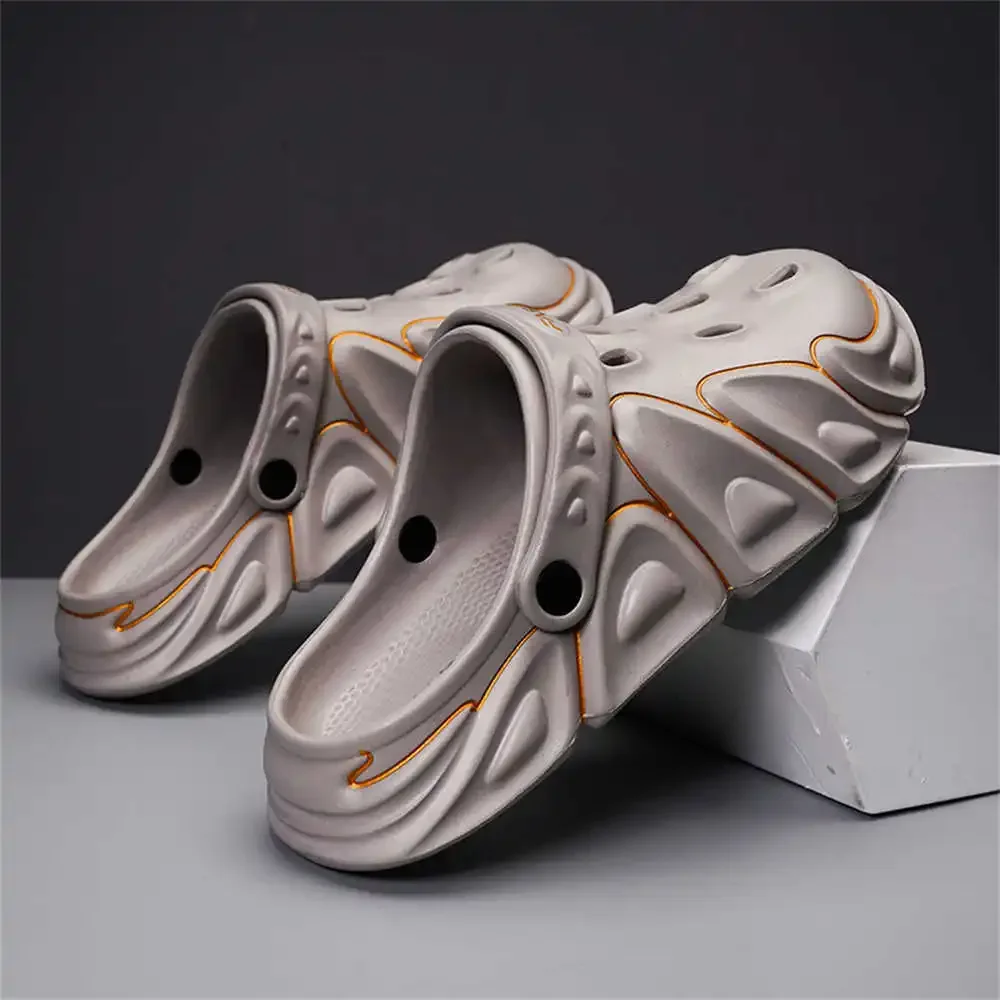 

Clogging Floor Flip Flops For Men Brands 2022 Slippers Luxury Mules Shoes Sandals For Boy Sneakers Sport Trendy