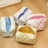 Floral Puffy Quilted Large Makeup Bag Travel Cosmetic Pouch Flower Printed Storage Organizer Makeup Accessory 3