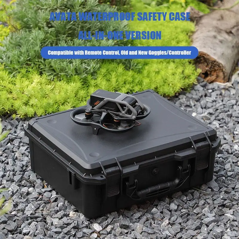 Manette et batteries rangées dans l'étui rigide étanche pour accessoires FPV.