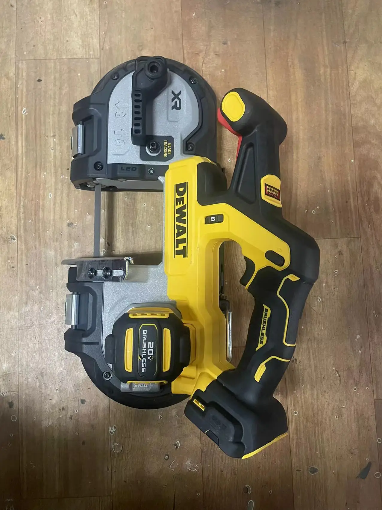 DEWALT 20V MAX Portable Band Saw, Tool Only (DCS379)，SECOND HAND ,