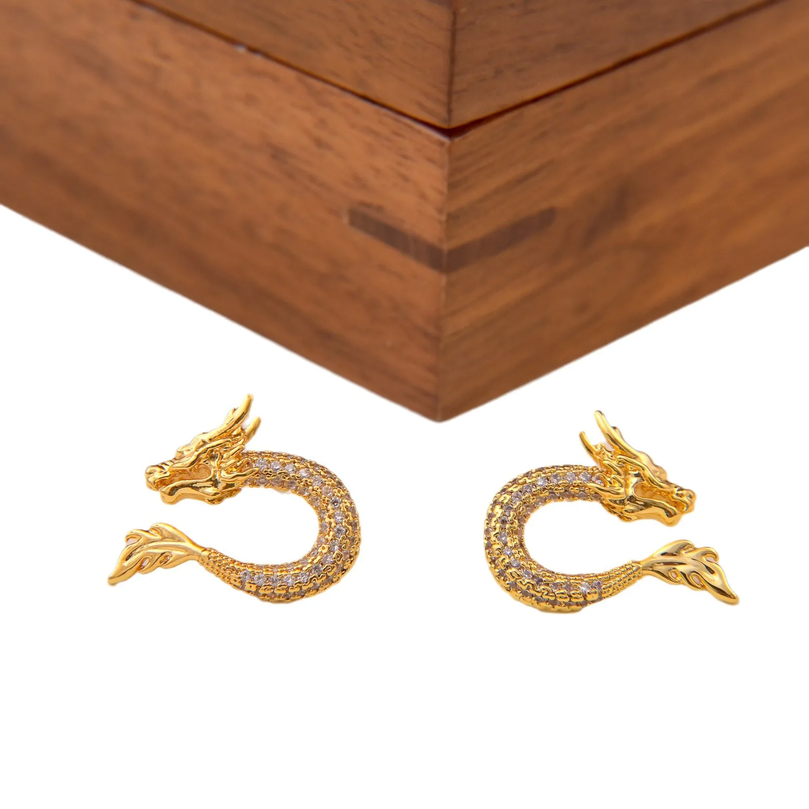 

Dragon Earrings, Exquisitely Carved Light Luxury Niche Personalized Design Dragon Scale Jewelry