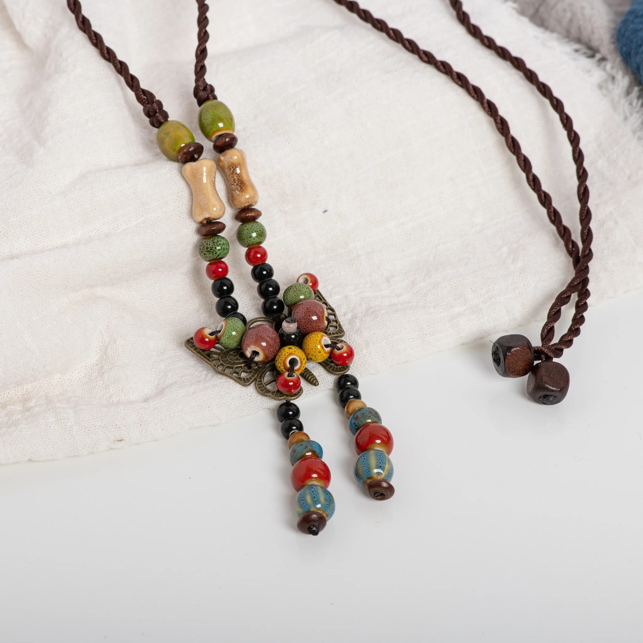 Handgefertigte Keramik-Schmetterlings-Halskette, böhmischer Anhänger, Schmuck für Frauen, ethnisches Retro-Geschenk, Modeaccessoire 1116 – Detail 5