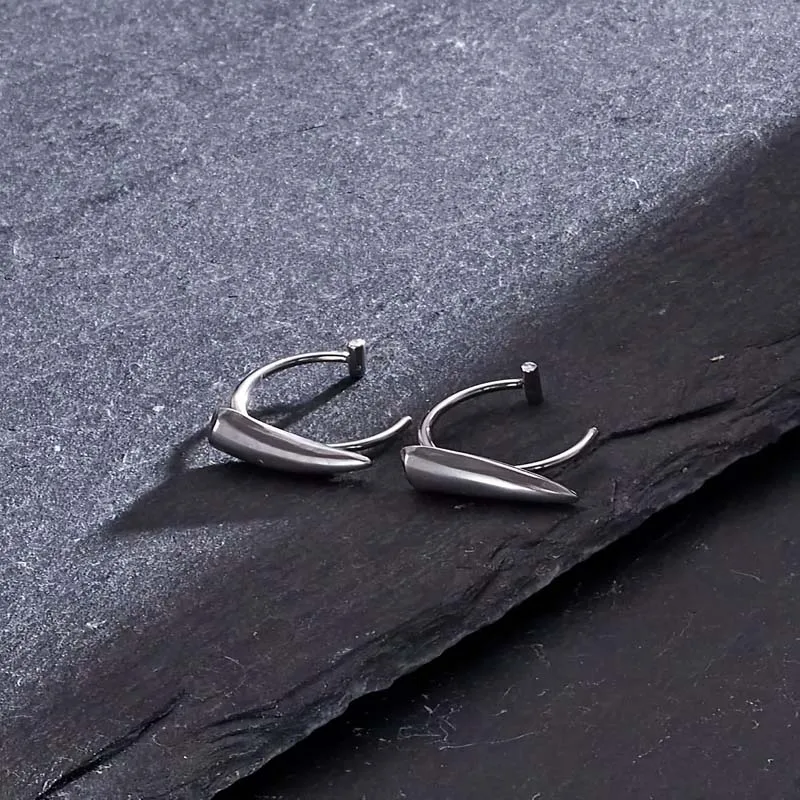 Silver Gothic Lip Accessory – Sharp Stainless Steel Teeth Design, Non-Piercing