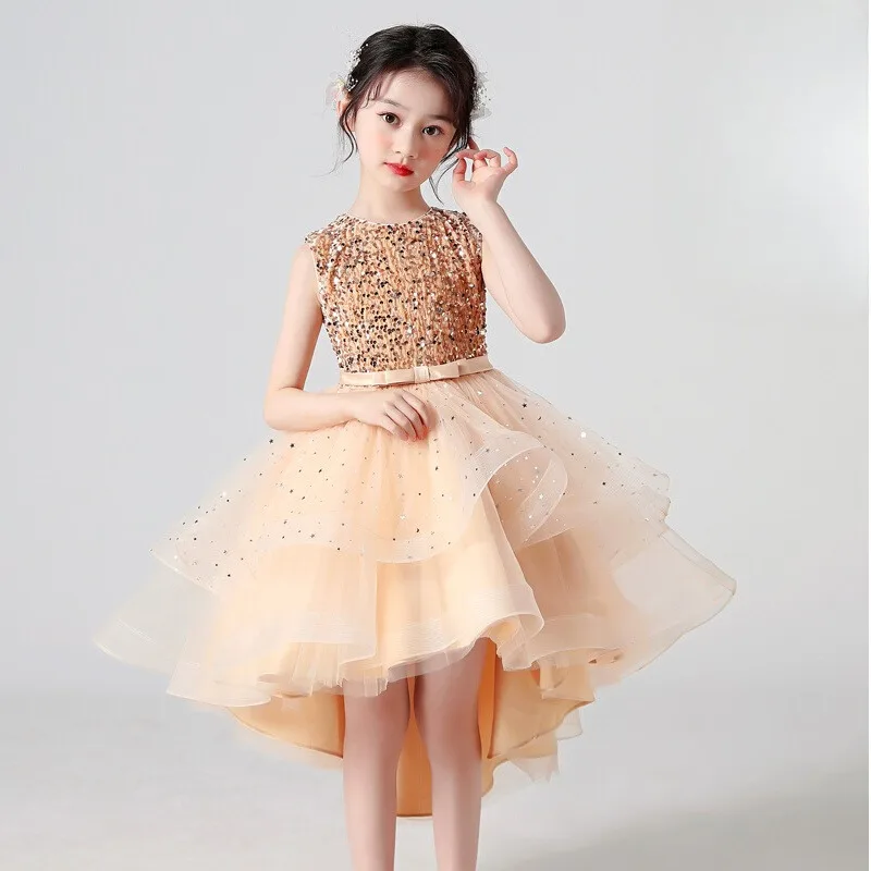 

Trailing dresses, dresses, summer girls, children, sequins, fluffy yarn, hosting piano performances, kindergarten graduation