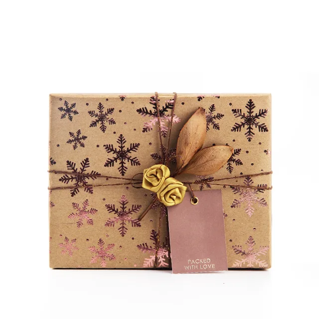 화려한 크리스마스 분위기를 연출하는 골드 크리스마스 크래프트 포장지