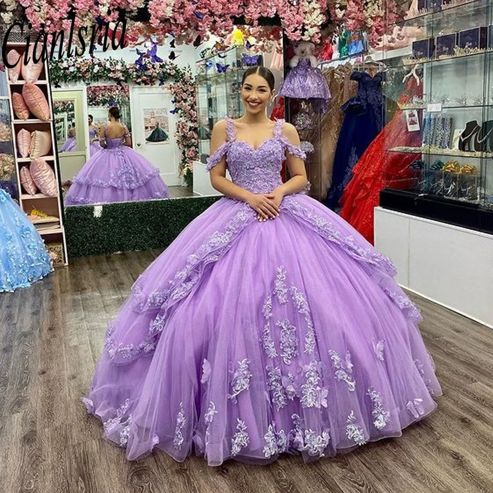

Lilac Spaghetti Strap Tiered Skirt Quinceanera Dresses Ball Gown Appliques Lace Sweet 15 Vestidos De XV Años