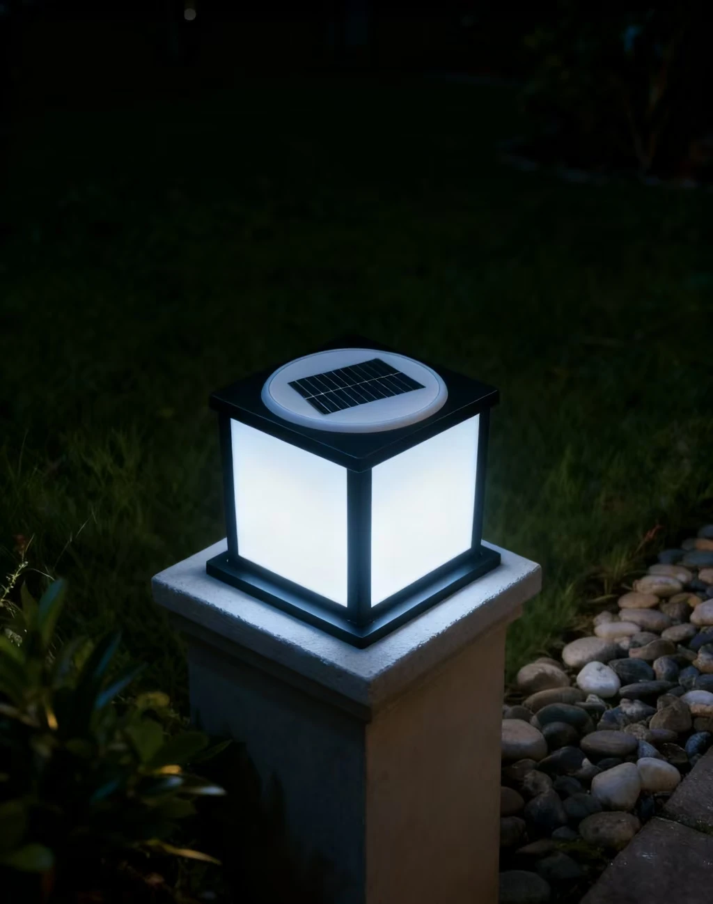 ไฟสวนพลังงานแสงอาทิตย์สำหรับใช้งานกลางแจ้ง ออกแบบมาให้กันน้ำและเหมาะสำหรับการใช้งาน 1